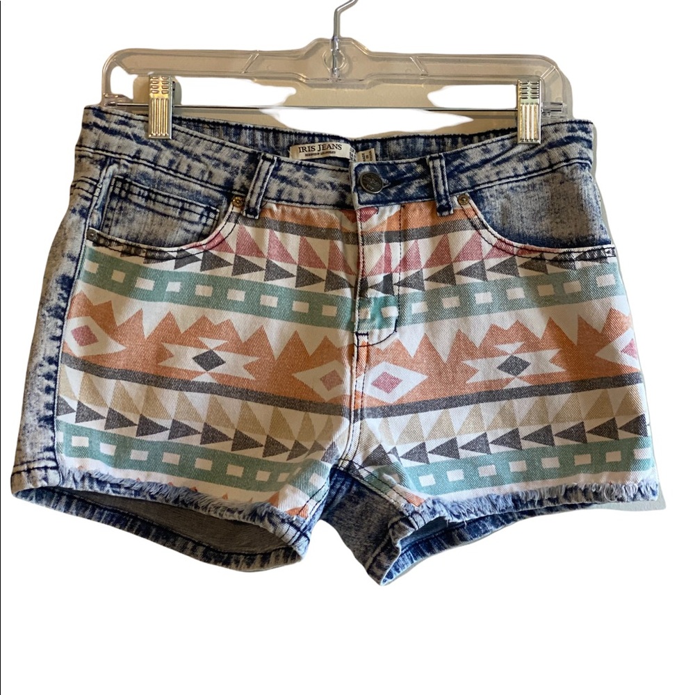 Iris Jeans junior modern vintage tribal print acid wash jean shorts size 11 (L)